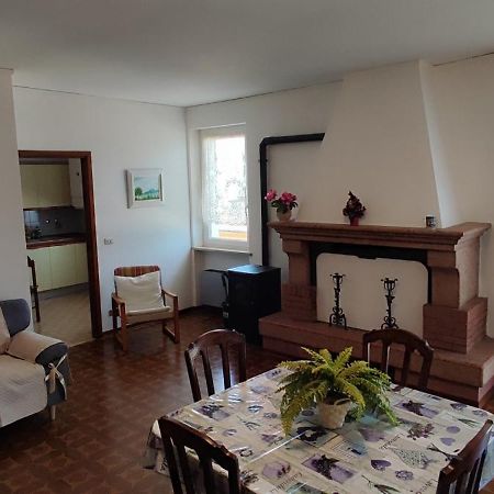 Apartamento Attico Nel Borgo Torri Del Benaco Exterior foto