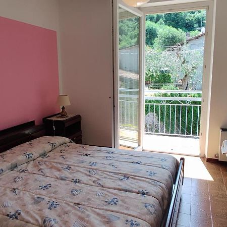Apartamento Attico Nel Borgo Torri Del Benaco Exterior foto