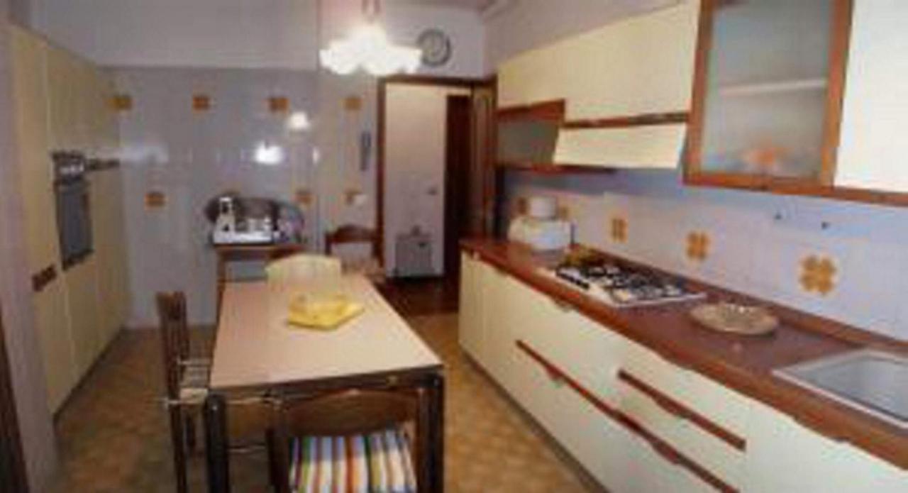 Apartamento Attico Nel Borgo Torri Del Benaco Exterior foto