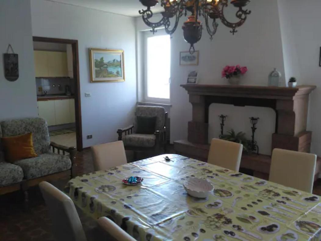 Apartamento Attico Nel Borgo Torri Del Benaco Exterior foto