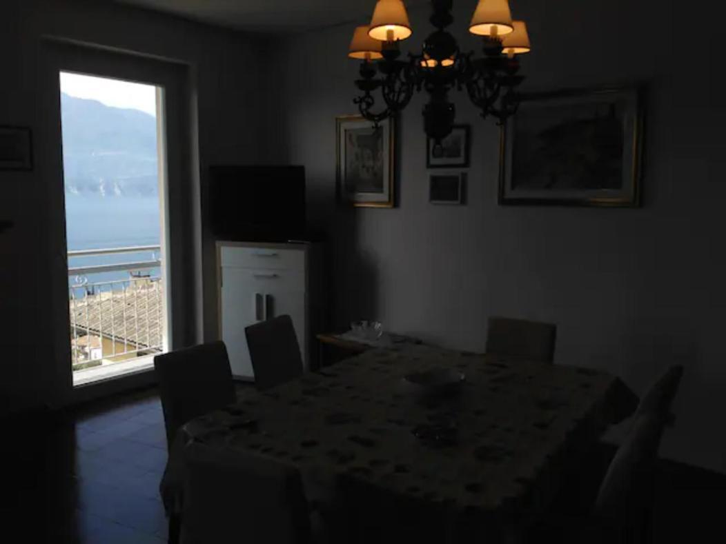 Apartamento Attico Nel Borgo Torri Del Benaco Exterior foto
