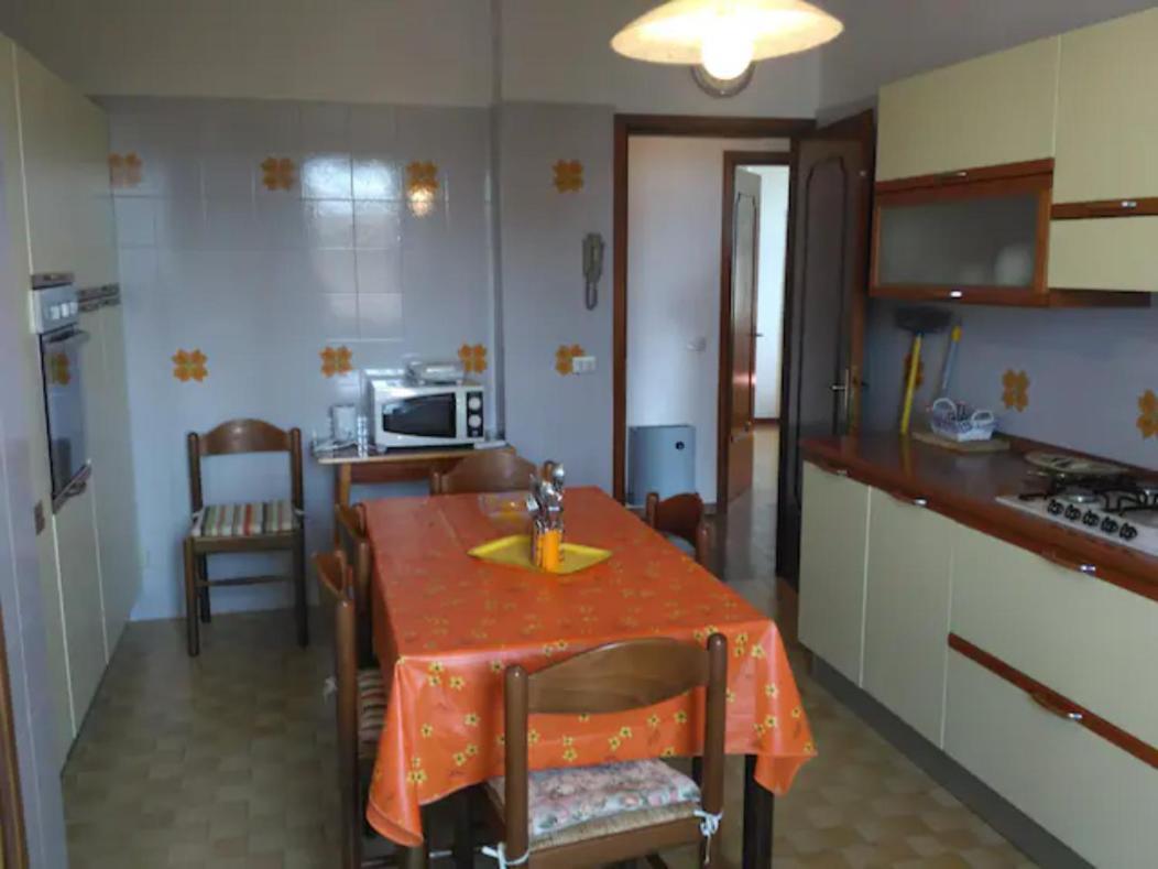 Apartamento Attico Nel Borgo Torri Del Benaco Exterior foto