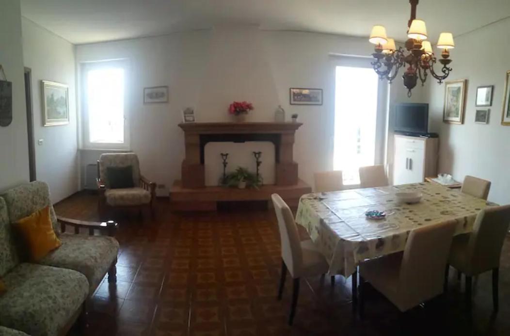 Apartamento Attico Nel Borgo Torri Del Benaco Exterior foto