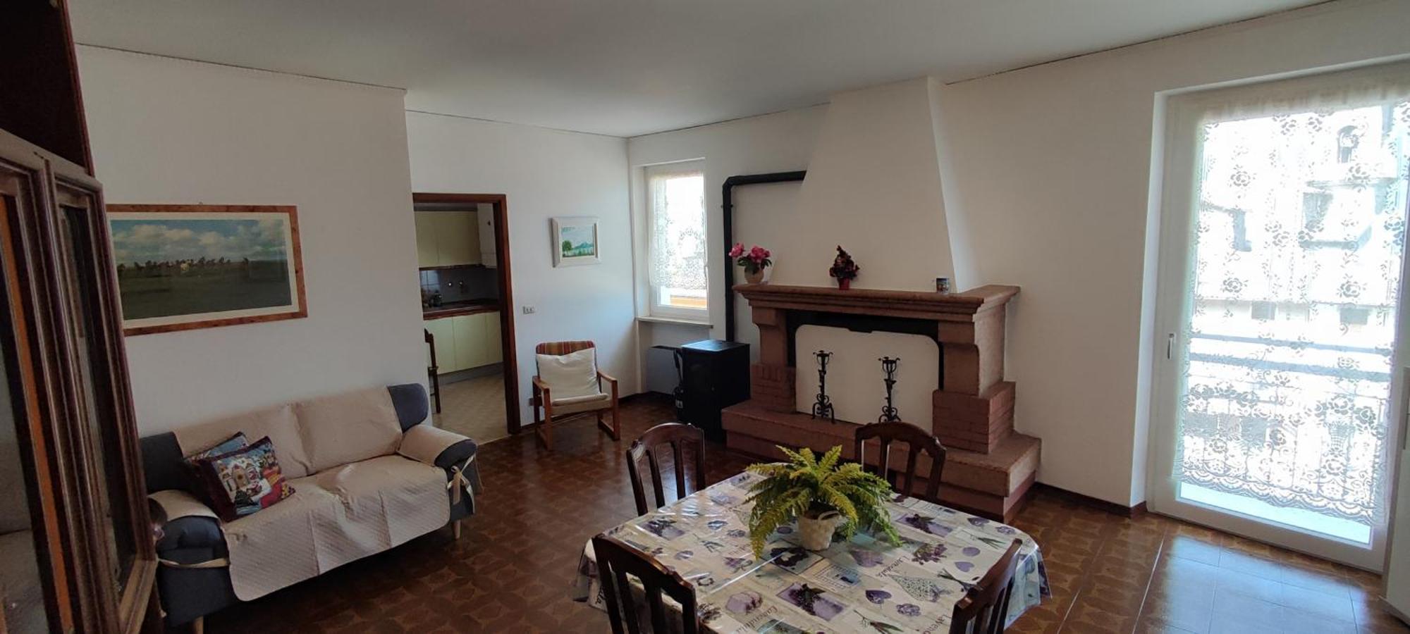 Apartamento Attico Nel Borgo Torri Del Benaco Exterior foto