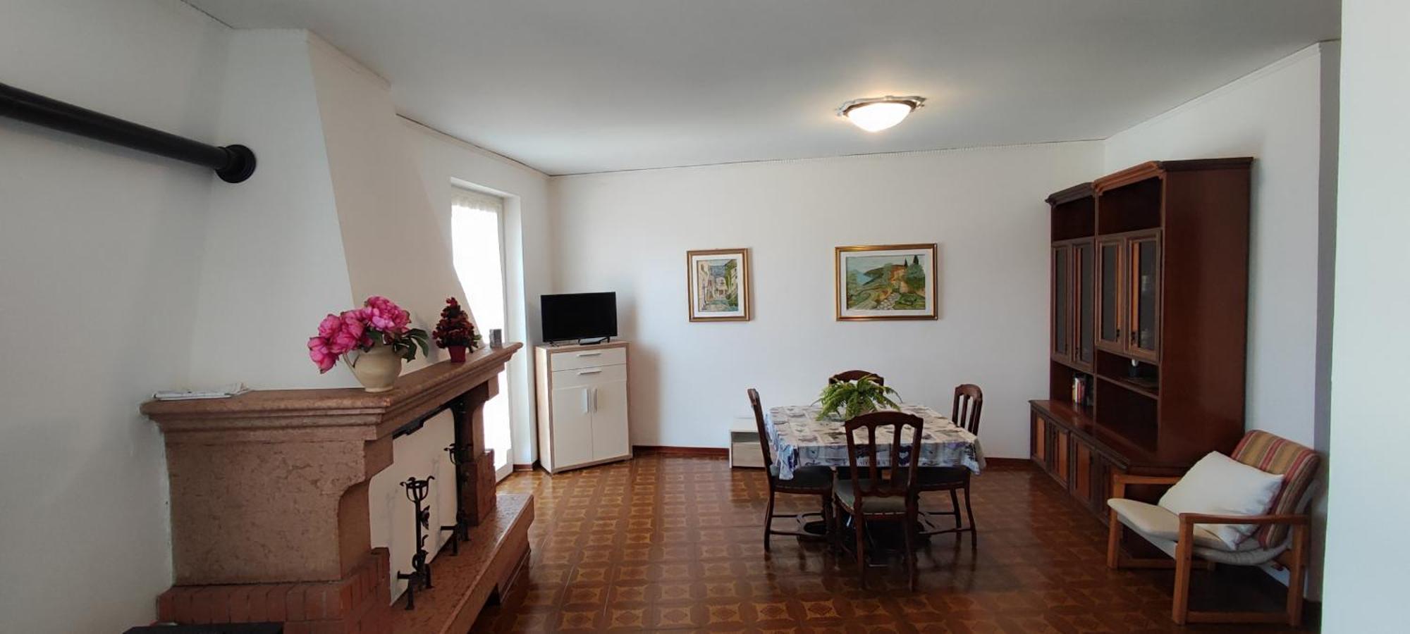 Apartamento Attico Nel Borgo Torri Del Benaco Exterior foto
