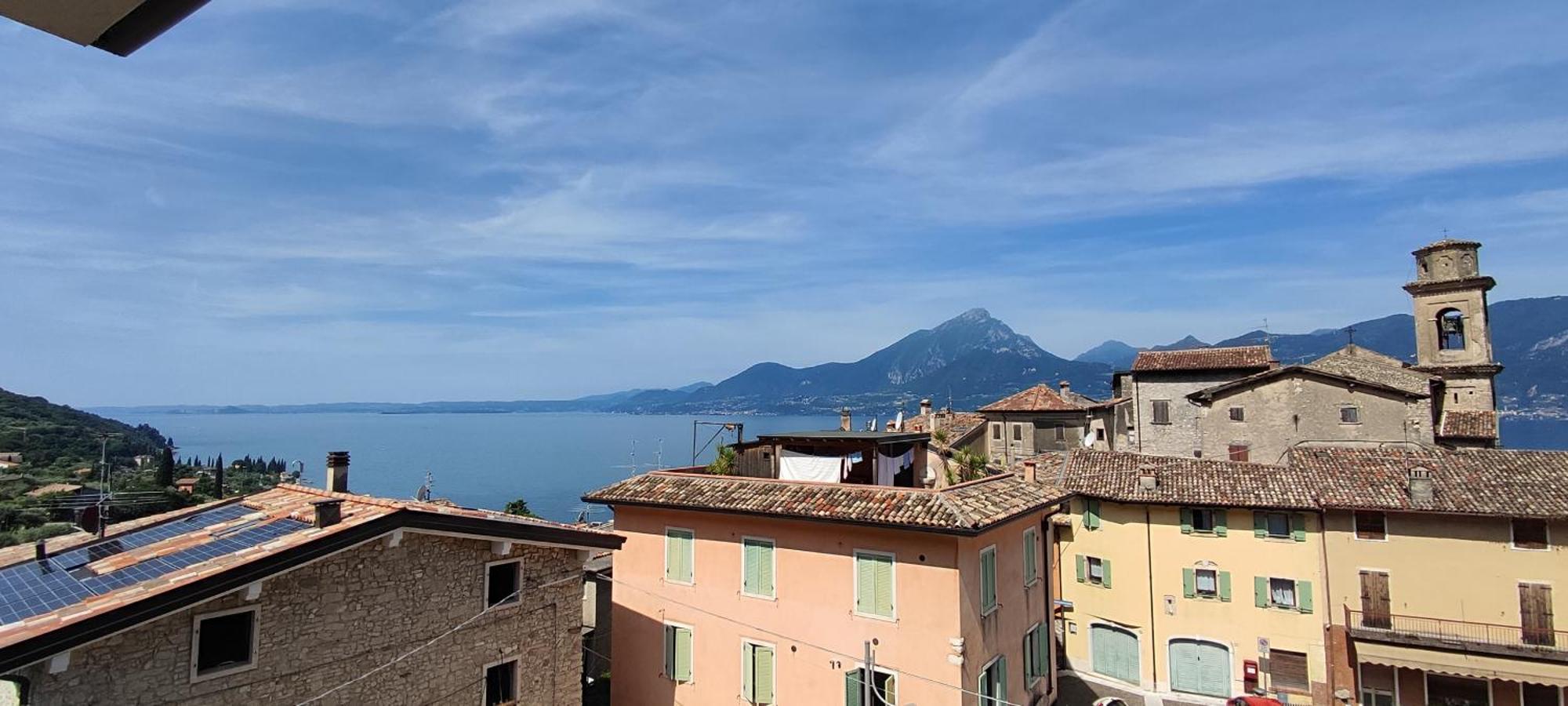 Apartamento Attico Nel Borgo Torri Del Benaco Exterior foto